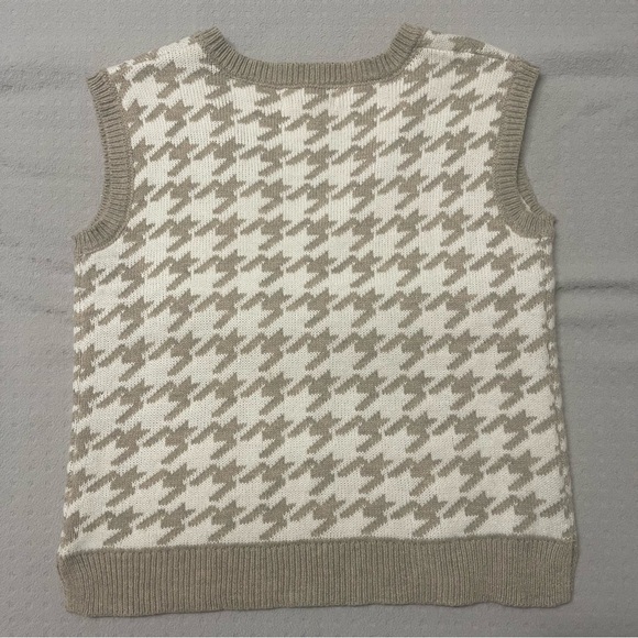 Jessica Simpson Sweater Vest - Picture 8 of 9
